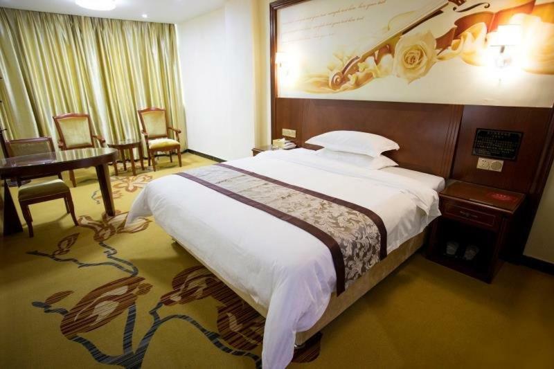 Longhui Business Hotel Huizhou  Exterior foto